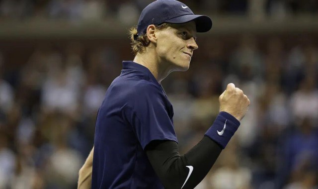 2025美网第11日：辛纳3比0进半决赛 斯瓦泰克爆冷出局止步1/4决赛